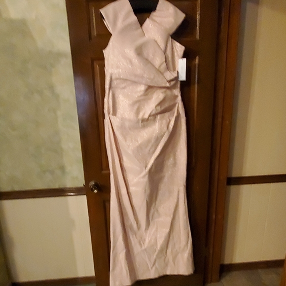 GOWN - Picture 1 of 8